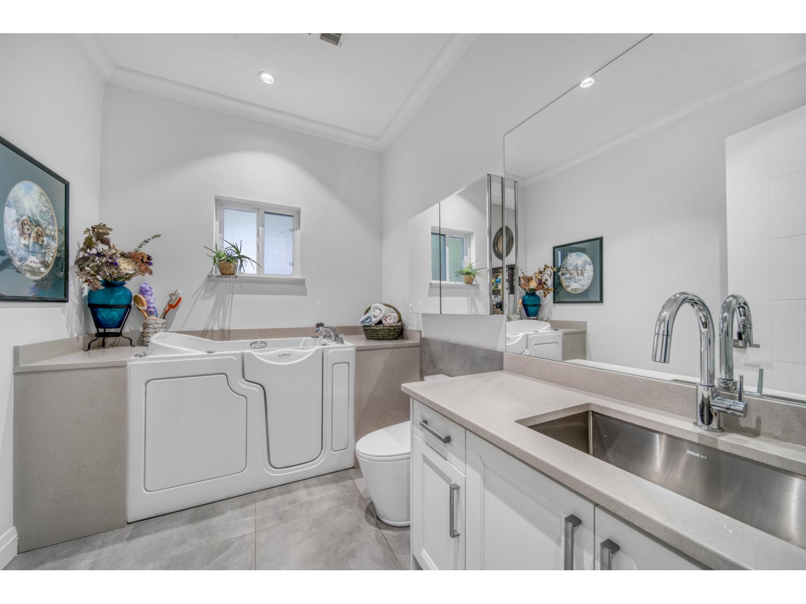 13766 56a Avenue, Surrey, British Columbia  V3X 2X5 - Photo 15 - R3087226