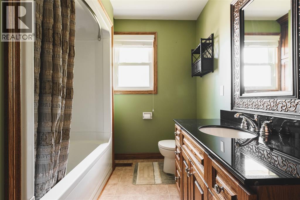 28 Highland Drive, Wallaceburg, Ontario  N8A 2K4 - Photo 12 - 26002717