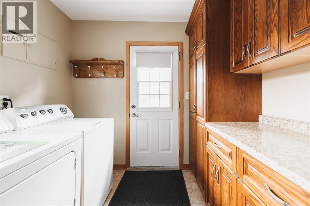 28 Highland Drive, Wallaceburg, Ontario  N8A 2K4 - Photo 7 - 26002717