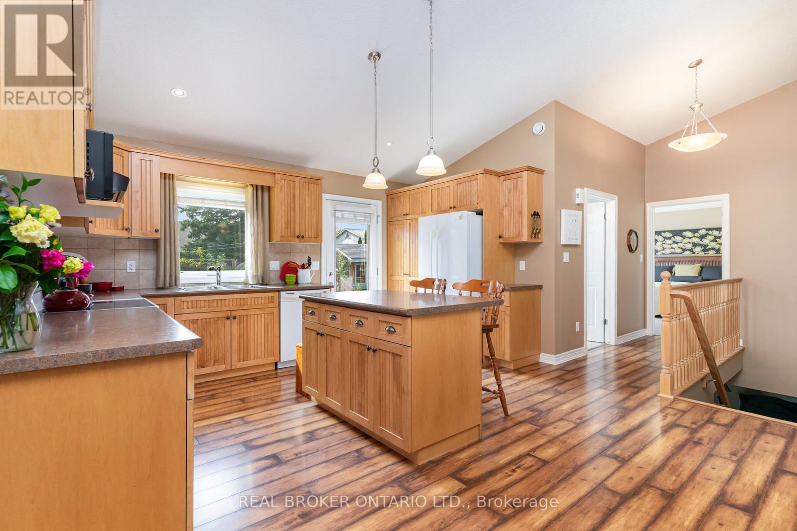 472 Countess Street S, West Grey, Ontario  N0G 1R0 - Photo 4 - X12764086