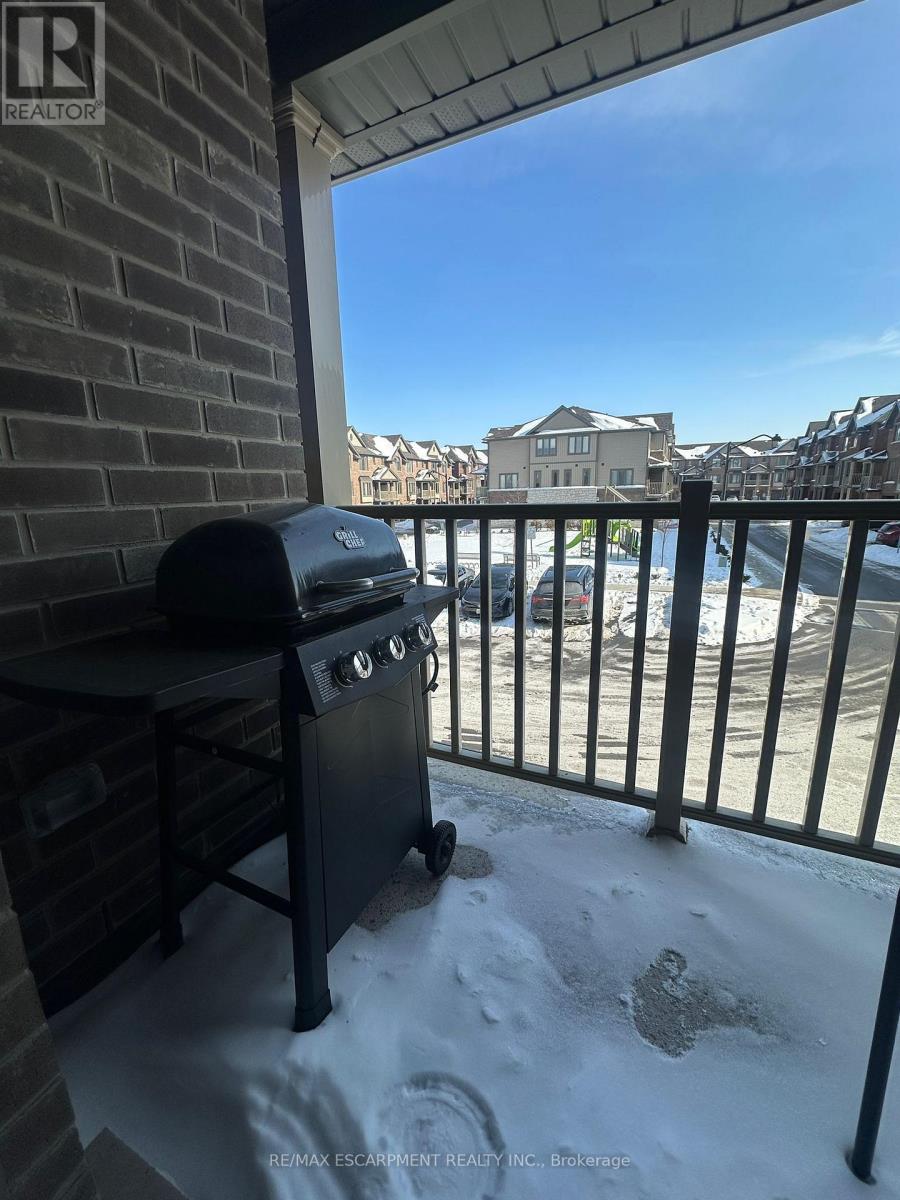 62 - 19 Picardy Drive, Hamilton, Ontario  L8J 0M7 - Photo 3 - X12764132