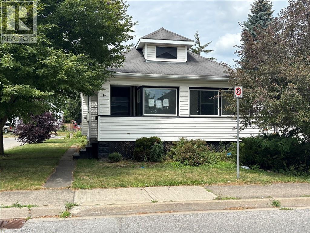 9 Grantham Avenue S, St. Catharines, Ontario  L2P 3B3 - Photo 2 - 40803399