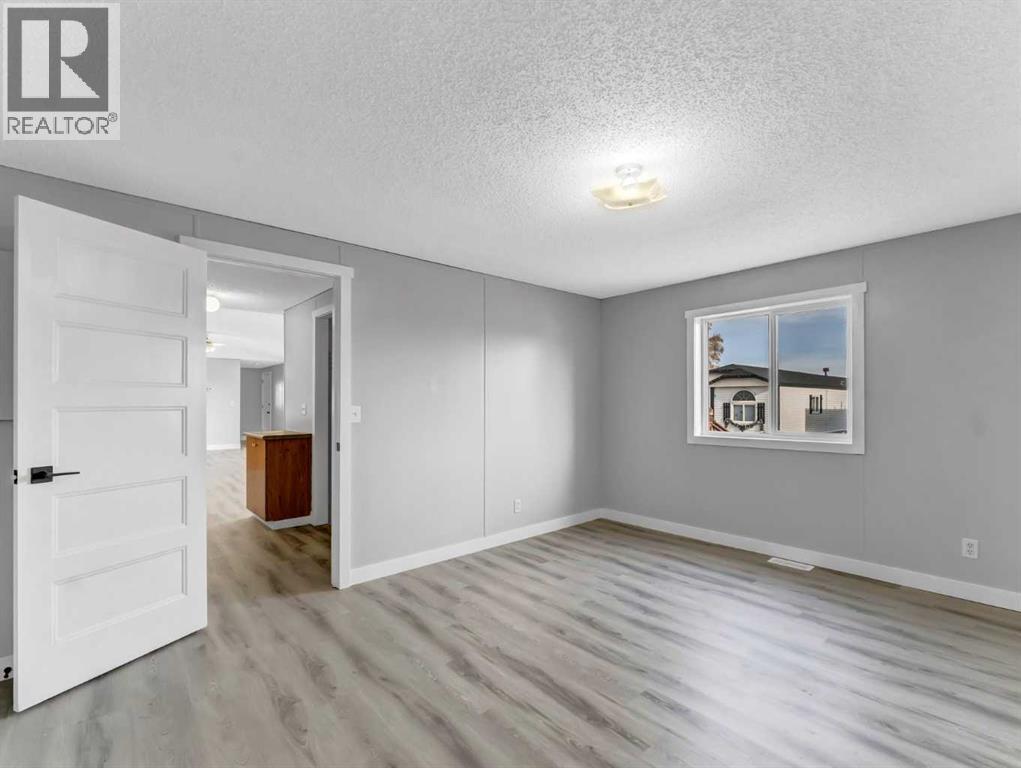 57 Maple Drive W, Brooks, Alberta  T1R 1J2 - Photo 14 - A2270983