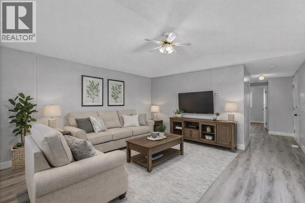 57 Maple Drive W, Brooks, Alberta  T1R 1J2 - Photo 5 - A2270983