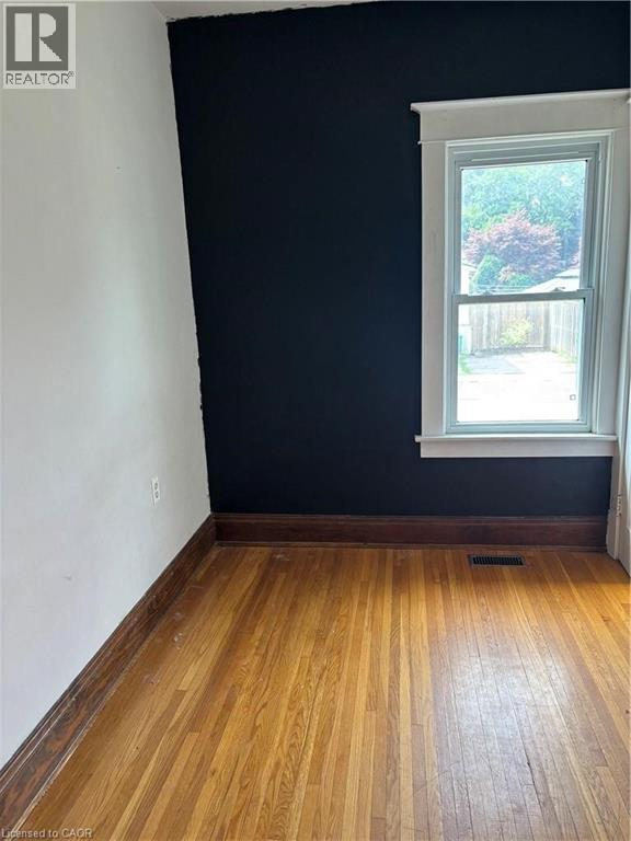 9 Grantham Avenue S, St. Catharines, Ontario  L2P 3B3 - Photo 13 - 40803399