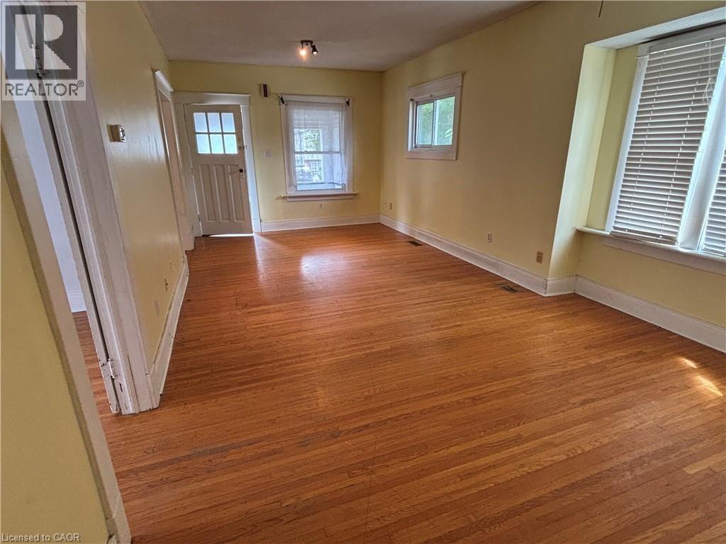 9 Grantham Avenue S, St. Catharines, Ontario  L2P 3B3 - Photo 8 - 40803399