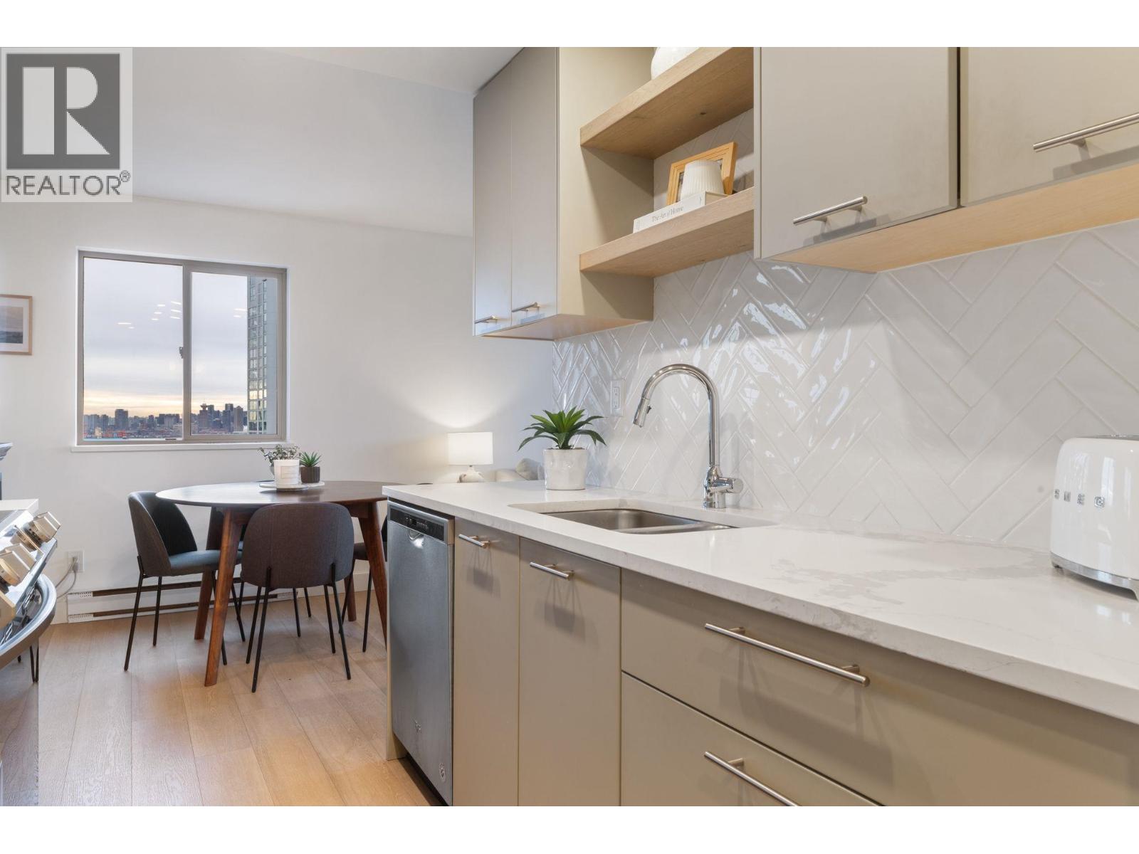 905 110 W 4th Street, North Vancouver, British Columbia  V7M 3H3 - Photo 12 - R3085537