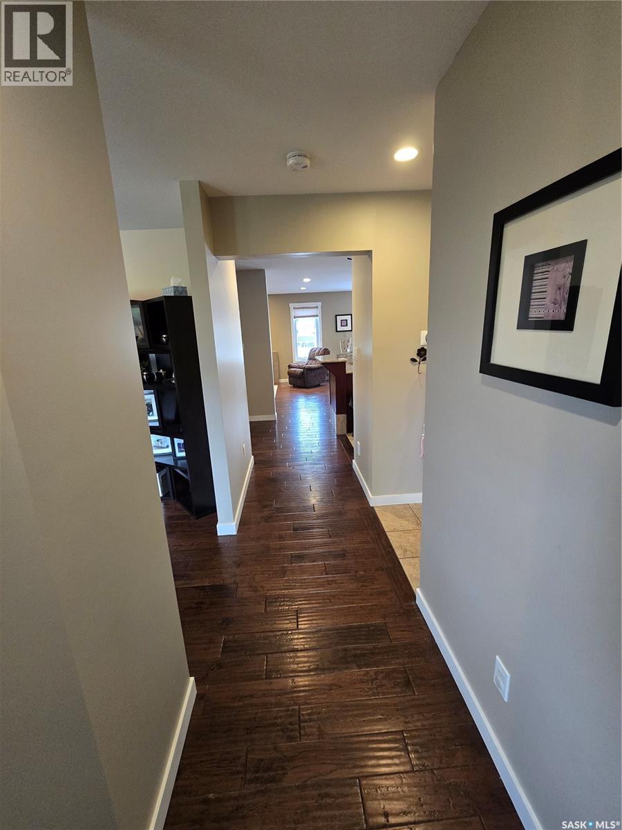 721 Barber Crescent, Weyburn, Saskatchewan  S4H 0B9 - Photo 4 - SK028034