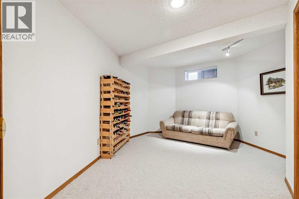 75 Shawnee Crescent, Calgary, Alberta  T2Y 1W4 - Photo 34 - A2276077