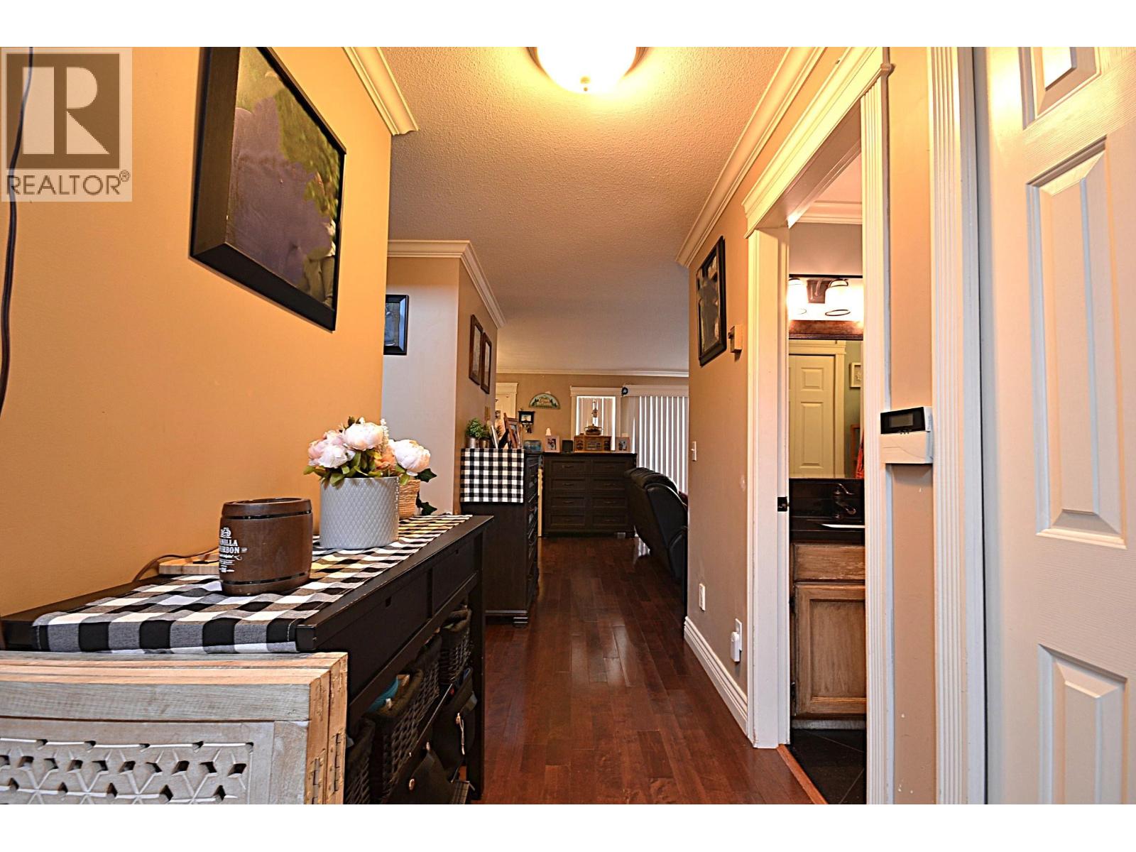 8832 15th Avenue, Burnaby, British Columbia  V3N 1Y3 - Photo 2 - R3019125