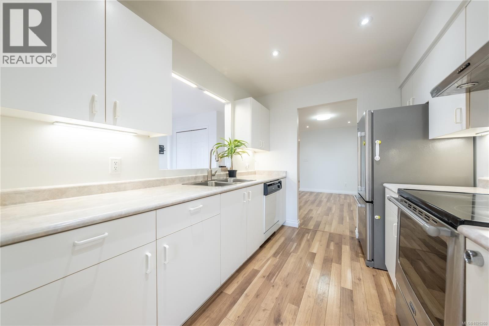 201 327 Prideaux St, Nanaimo, British Columbia  V9R 2N4 - Photo 10 - 1025260