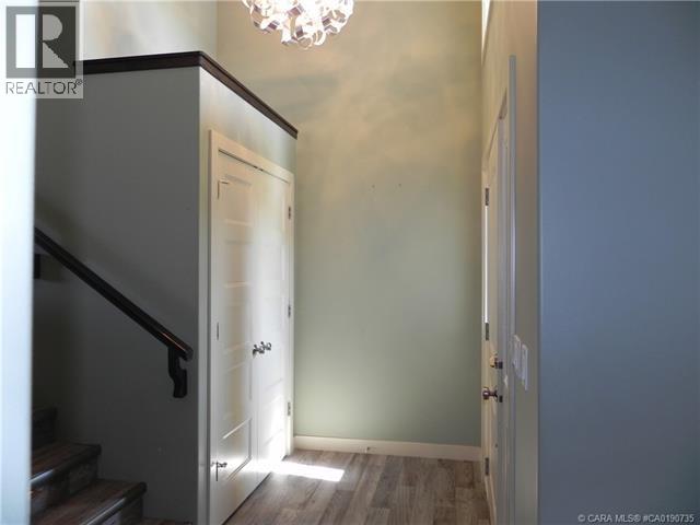 18 Cross Street, Lacombe, Alberta  T4L 0J4 - Photo 3 - A2282747