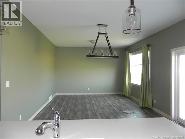 18 Cross Street, Lacombe, Alberta  T4L 0J4 - Photo 6 - A2282747
