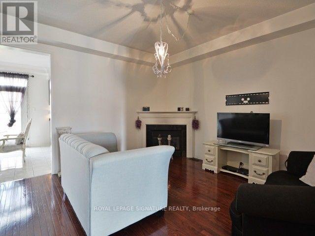 67 Breton Avenue, Mississauga, Ontario  L4Z 4K2 - Photo 5 - W12763324