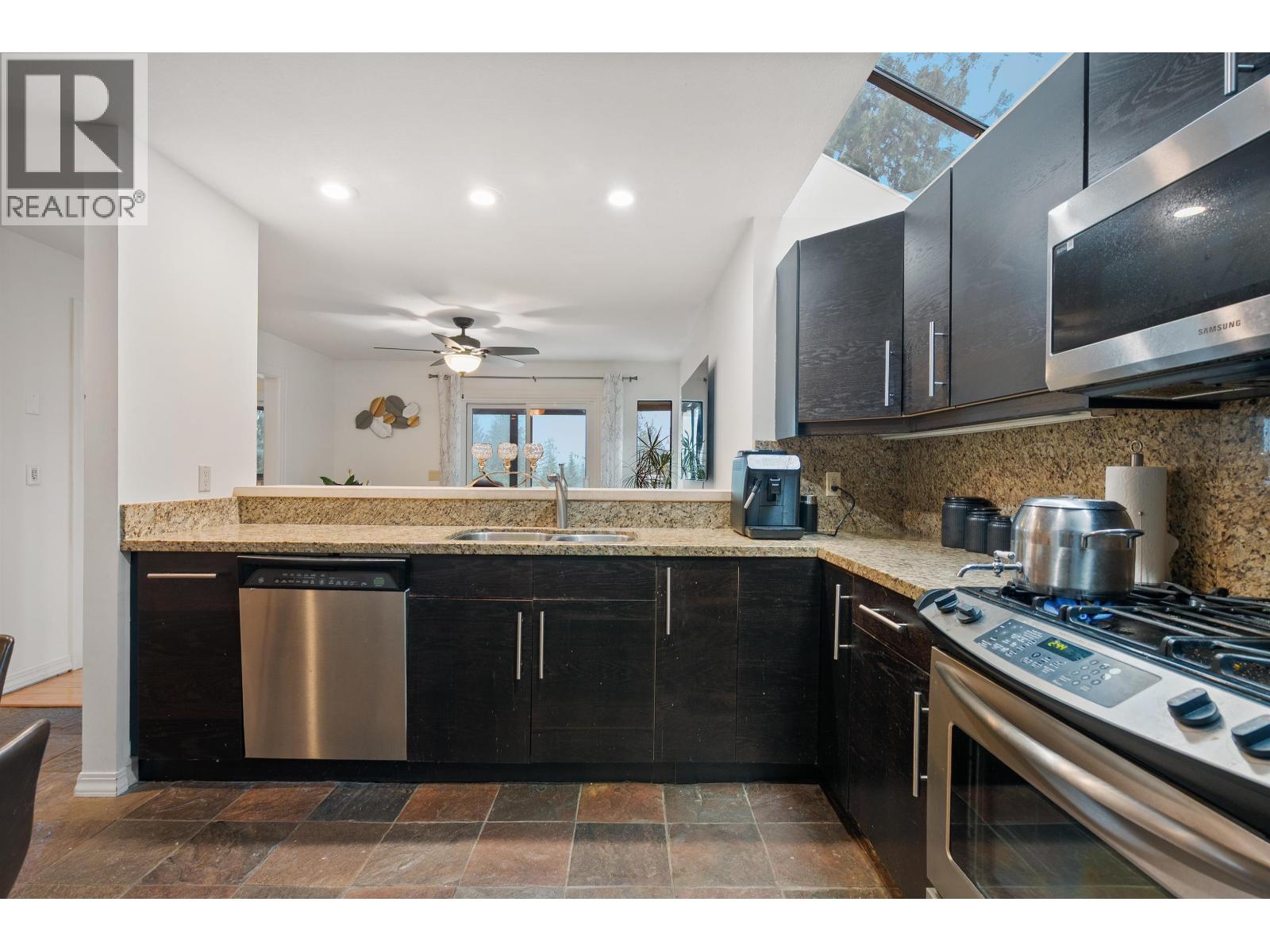 5625 Eagle Court, North Vancouver, British Columbia  V7R 4V5 - Photo 12 - R3087197