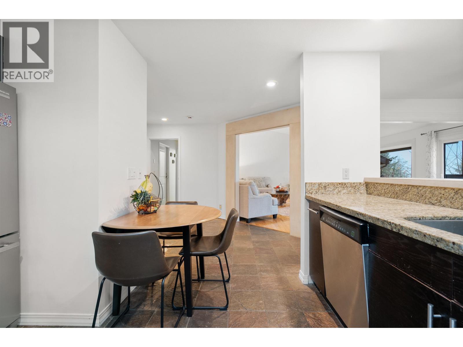 5625 Eagle Court, North Vancouver, British Columbia  V7R 4V5 - Photo 13 - R3087197