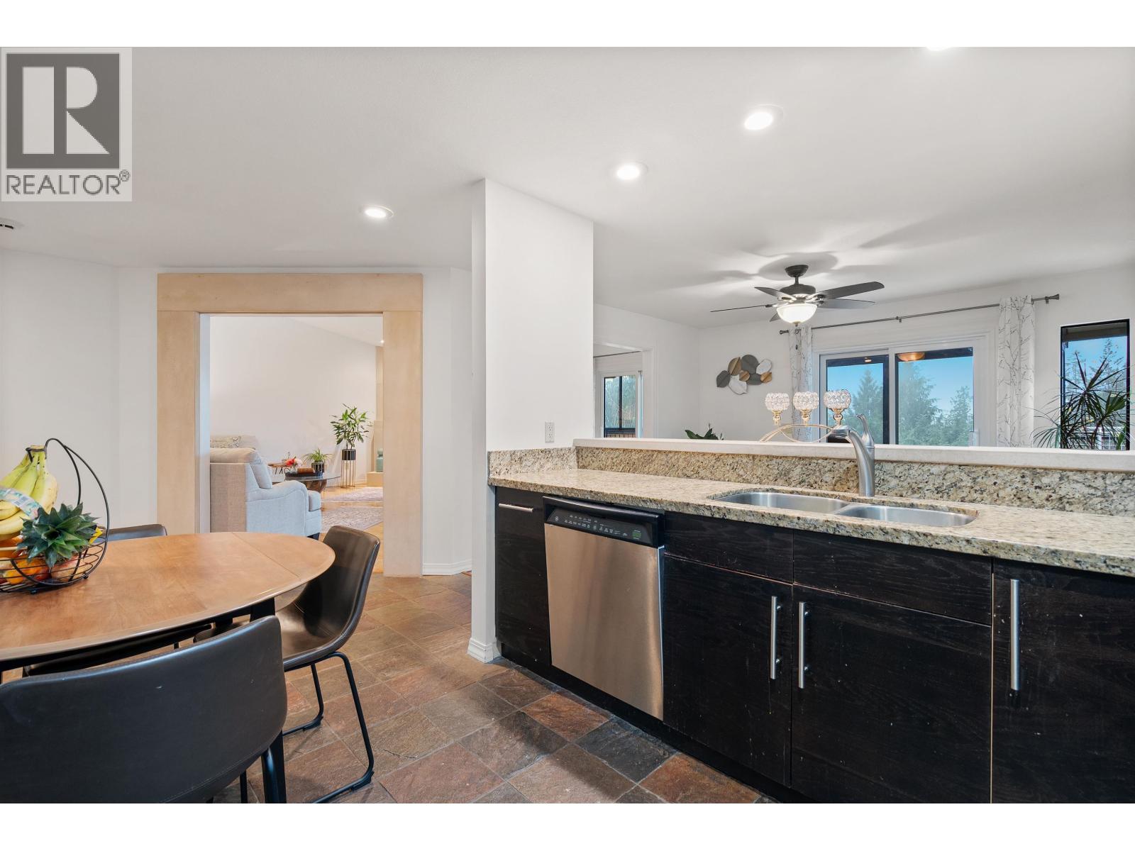 5625 Eagle Court, North Vancouver, British Columbia  V7R 4V5 - Photo 14 - R3087197