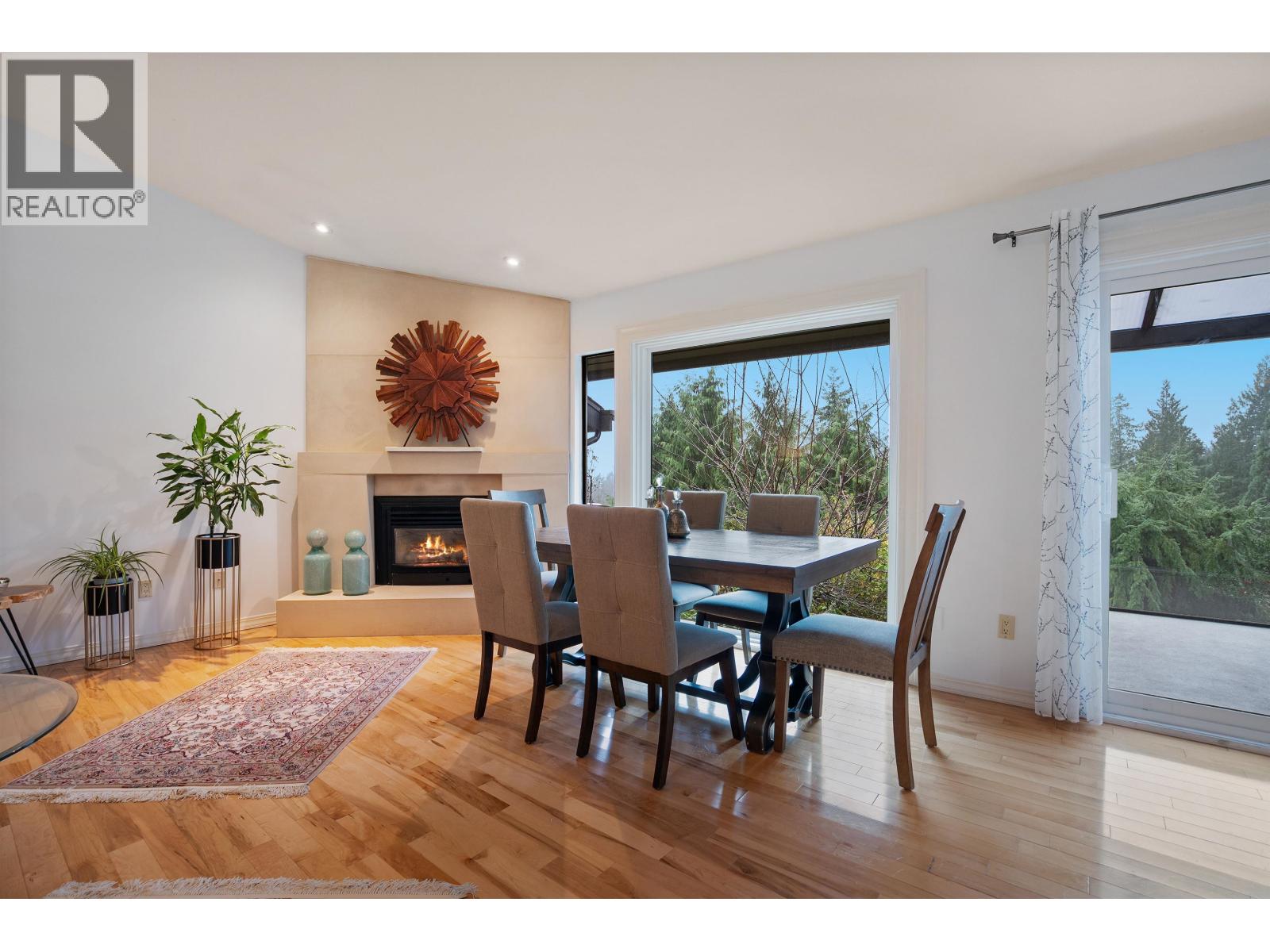 5625 Eagle Court, North Vancouver, British Columbia  V7R 4V5 - Photo 4 - R3087197