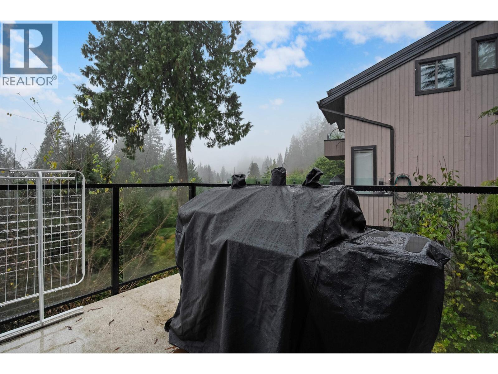 5625 Eagle Court, North Vancouver, British Columbia  V7R 4V5 - Photo 8 - R3087197