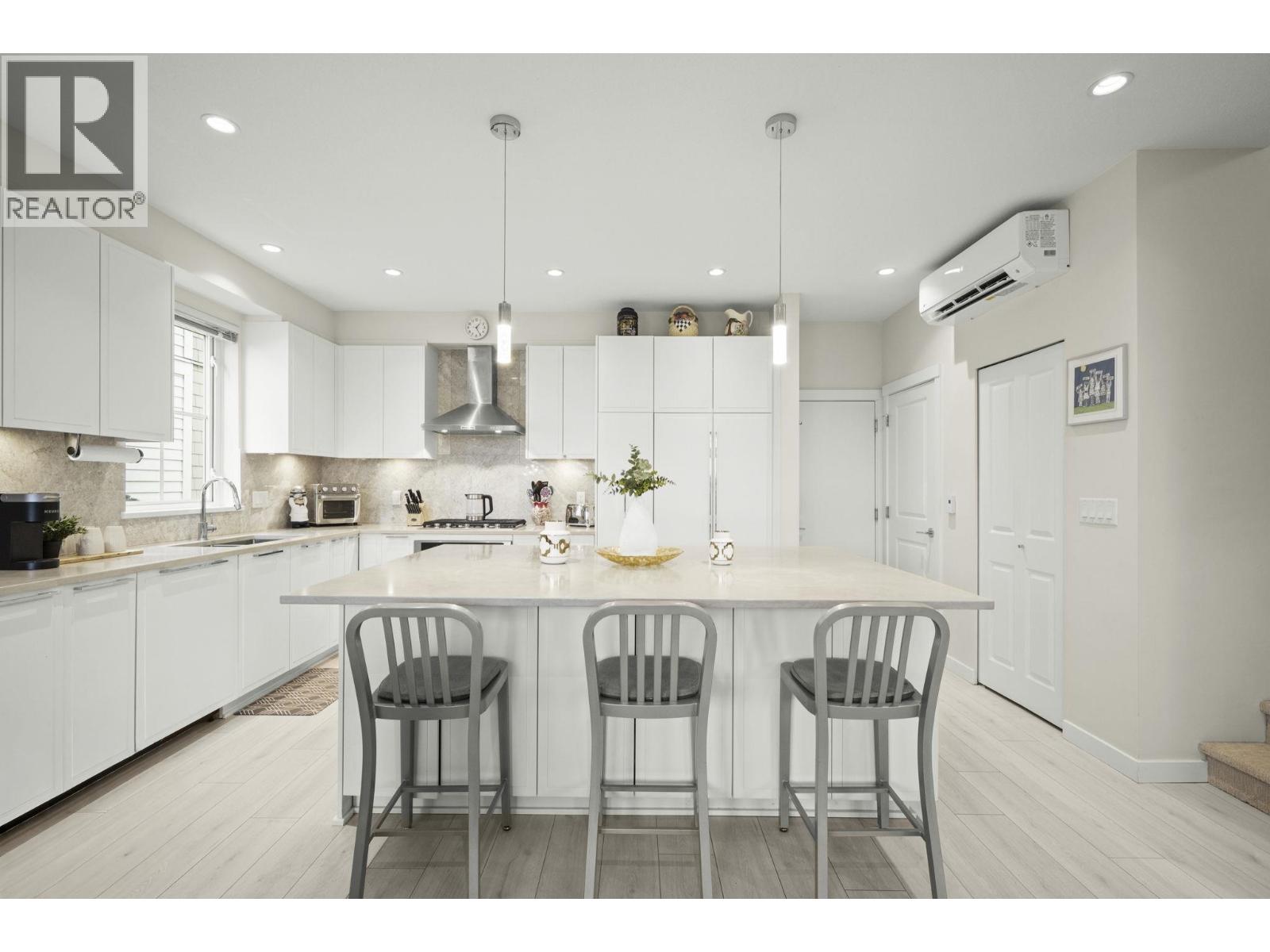 113 5311 Admiral Way, Delta, British Columbia  V4K 0E2 - Photo 1 - R3087200