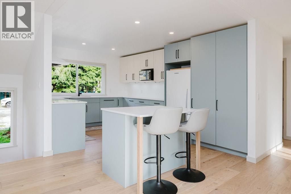 723 Tricklebrook Way, Gibsons, British Columbia  V0N 1V9 - Photo 10 - R3087219