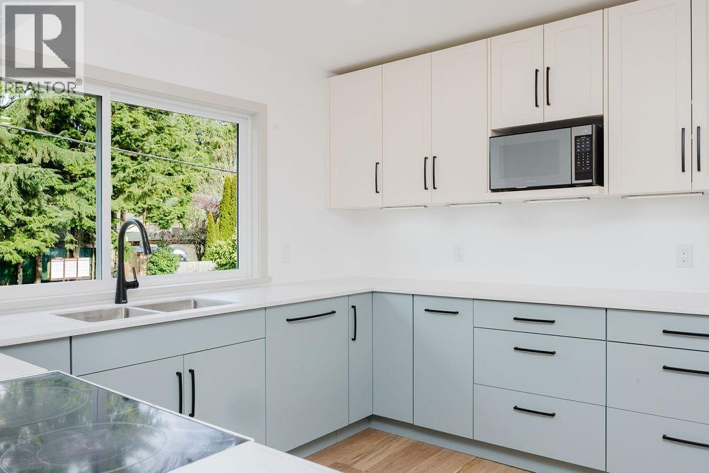 723 Tricklebrook Way, Gibsons, British Columbia  V0N 1V9 - Photo 12 - R3087219