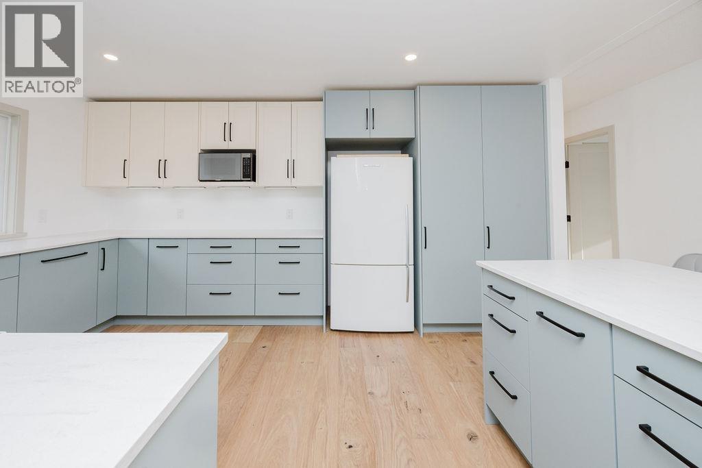 723 Tricklebrook Way, Gibsons, British Columbia  V0N 1V9 - Photo 13 - R3087219