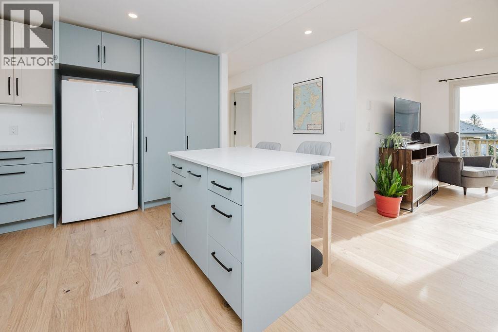 723 Tricklebrook Way, Gibsons, British Columbia  V0N 1V9 - Photo 14 - R3087219