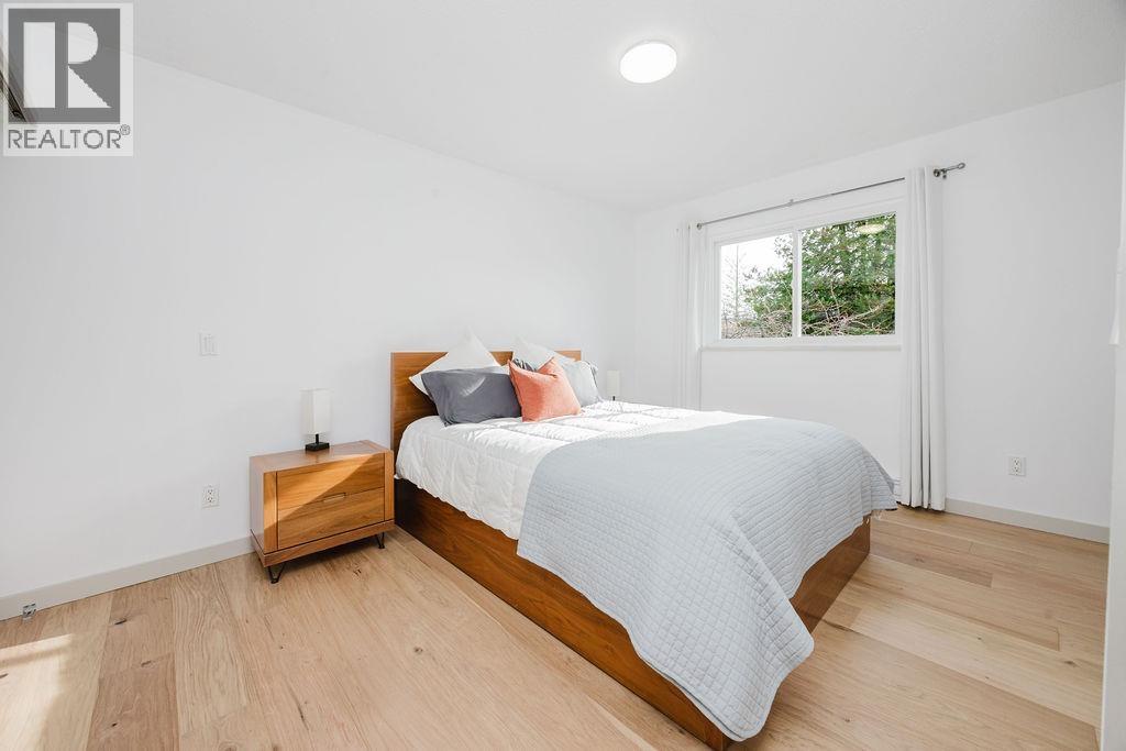 723 Tricklebrook Way, Gibsons, British Columbia  V0N 1V9 - Photo 16 - R3087219