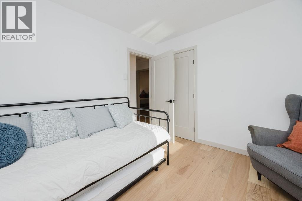 723 Tricklebrook Way, Gibsons, British Columbia  V0N 1V9 - Photo 18 - R3087219