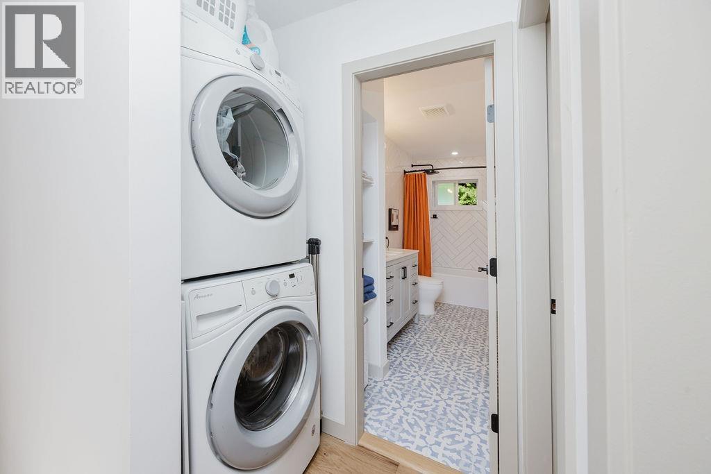 723 Tricklebrook Way, Gibsons, British Columbia  V0N 1V9 - Photo 22 - R3087219