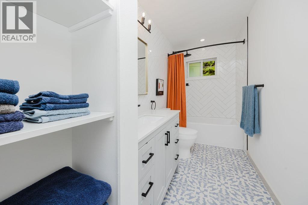 723 Tricklebrook Way, Gibsons, British Columbia  V0N 1V9 - Photo 23 - R3087219