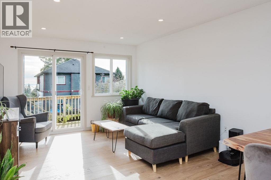 723 Tricklebrook Way, Gibsons, British Columbia  V0N 1V9 - Photo 4 - R3087219