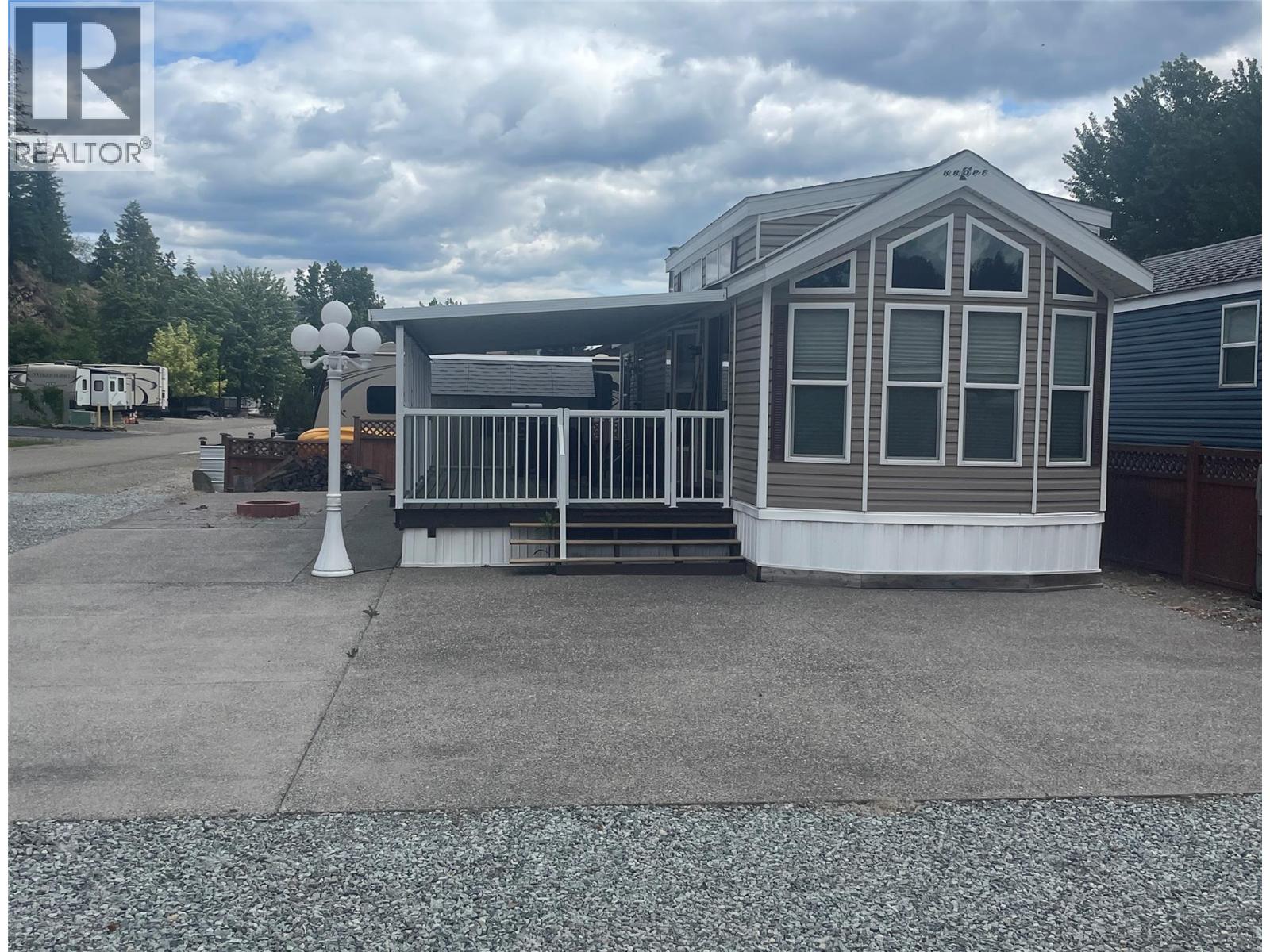 2633 Squilax Anglemont Road Unit# 19, Lee Creek, British Columbia  V0E 1M4 - Photo 3 - 10350932