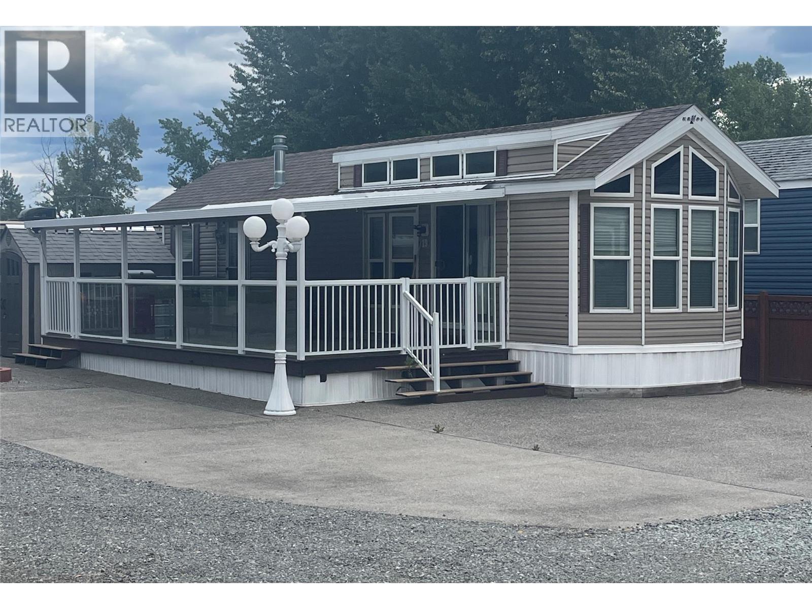 2633 Squilax Anglemont Road Unit# 19, Lee Creek, British Columbia  V0E 1M4 - Photo 2 - 10350932