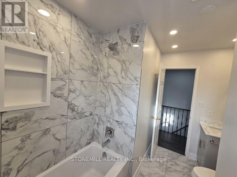 6798 Bansbridge Crescent, Mississauga, Ontario  L5N 6T3 - Photo 13 - W12764202