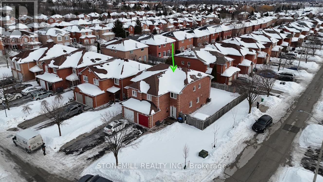 6798 Bansbridge Crescent, Mississauga, Ontario  L5N 6T3 - Photo 2 - W12764202