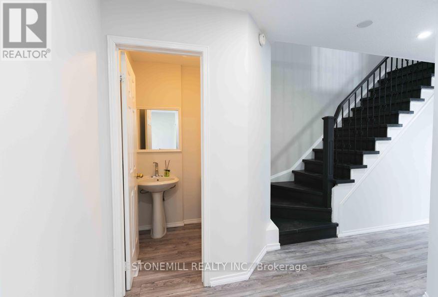 6798 Bansbridge Crescent, Mississauga, Ontario  L5N 6T3 - Photo 5 - W12764202