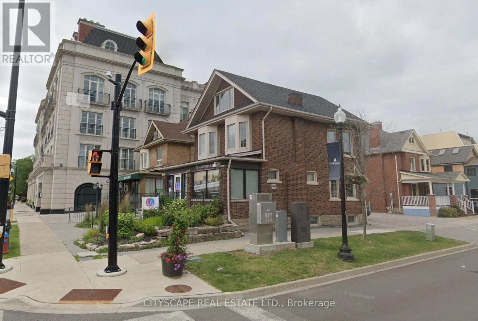 123 TRAFALGAR ROAD, Oakville, Ontario