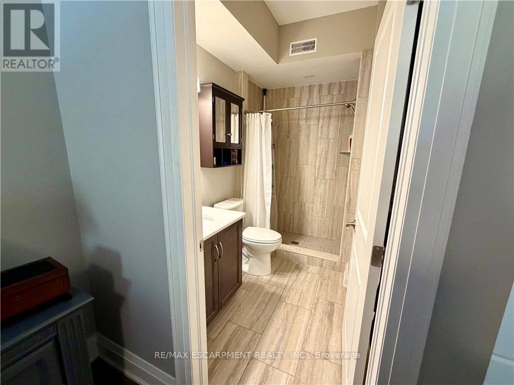 36 Bishop Sherlock Lane, Hamilton, Ontario  L9B 2S5 - Photo 11 - X12764222