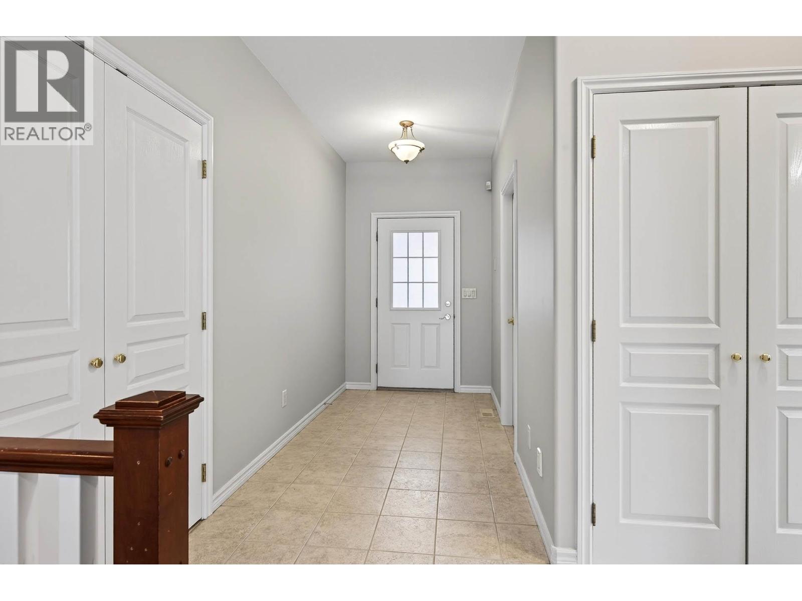 226 Sagewood Drive, Kamloops, British Columbia  V2H 1R2 - Photo 3 - 10374895