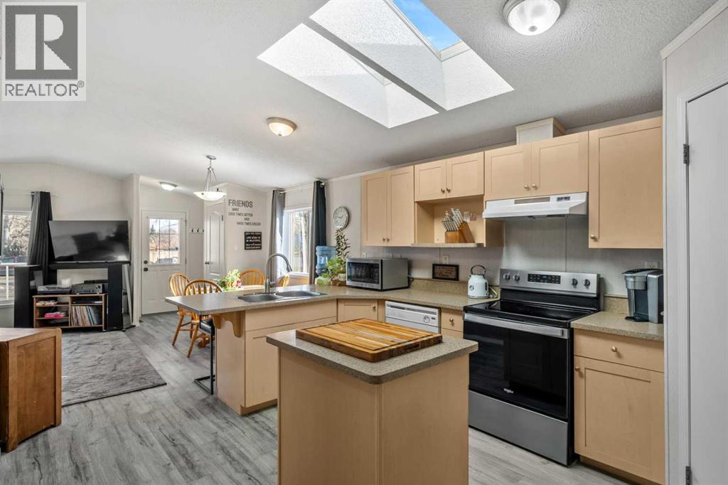 220 Big Hill Place Se, Airdrie, Alberta  T4A 1R6 - Photo 2 - A2281061