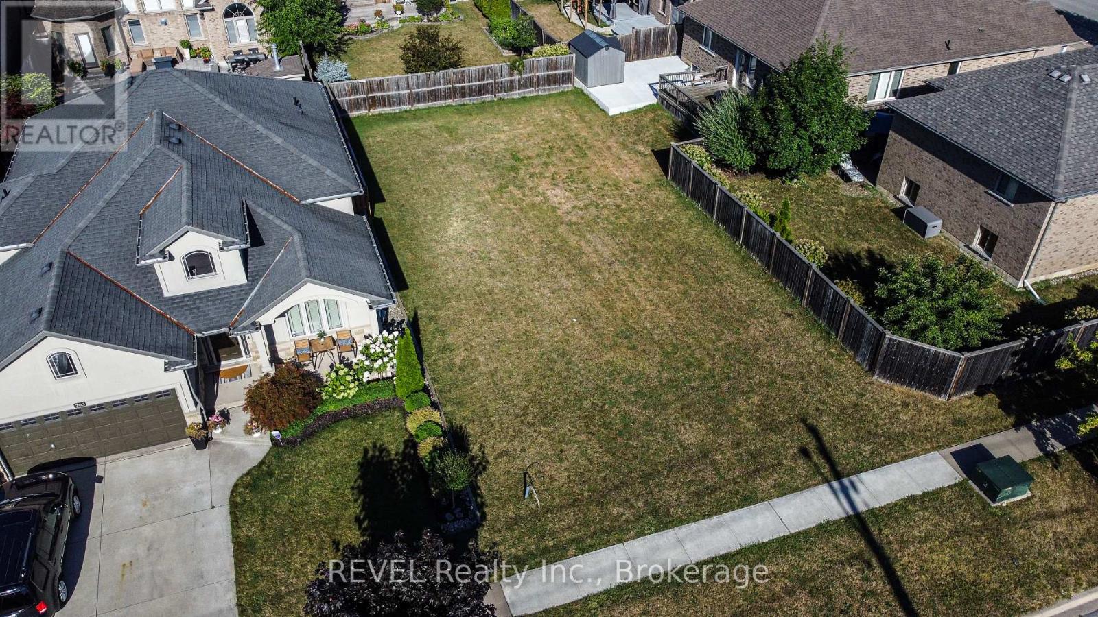 201 First Street Louth, St. Catharines (Grapeview), Ontario  L2W 1C2 - Photo 3 - X12764252