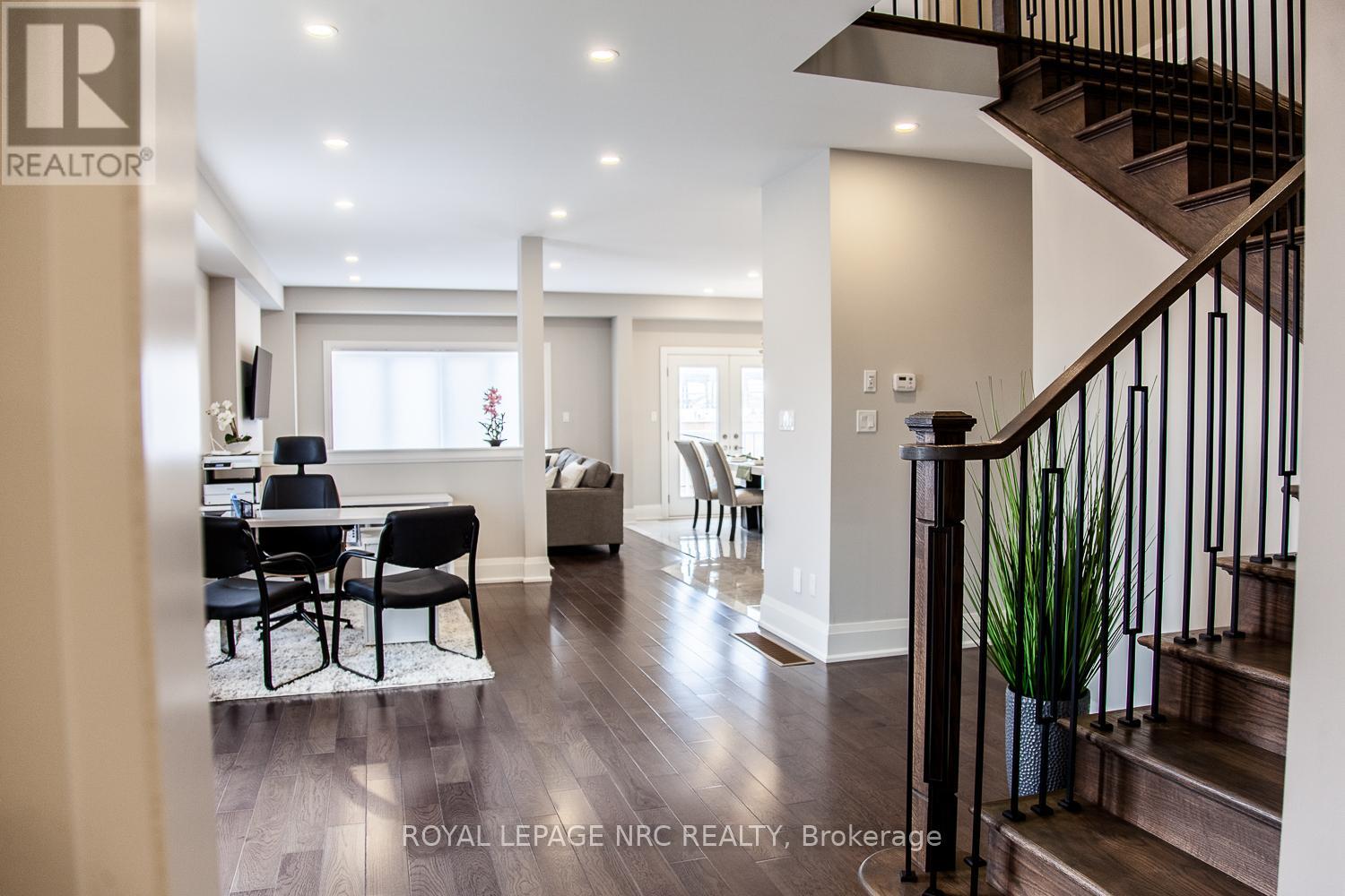 266 Palace Street, Thorold, Ontario  L2V 0N3 - Photo 3 - X12764282