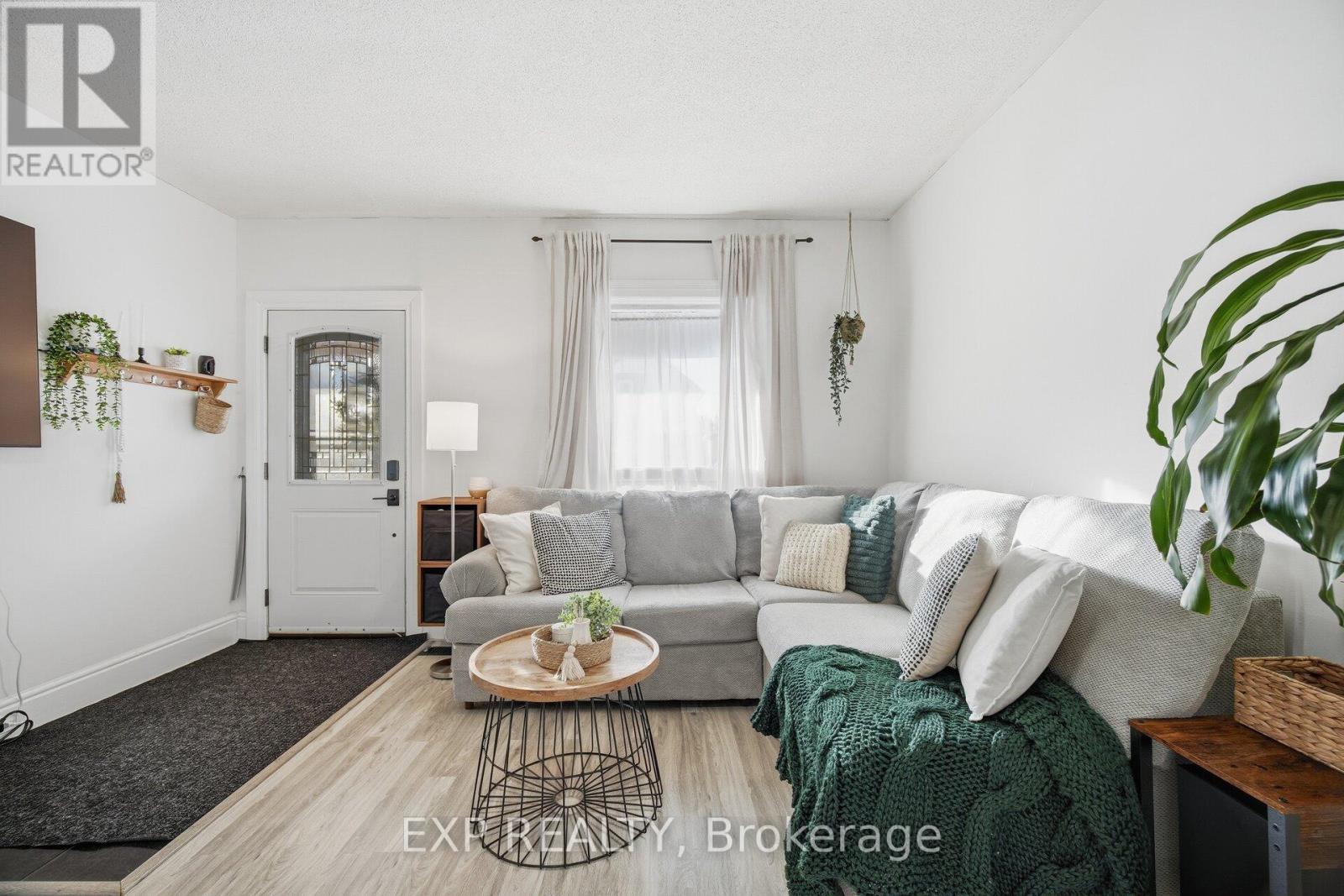 253 Murray Street, Brantford, Ontario  N3S 5S4 - Photo 4 - X12752544