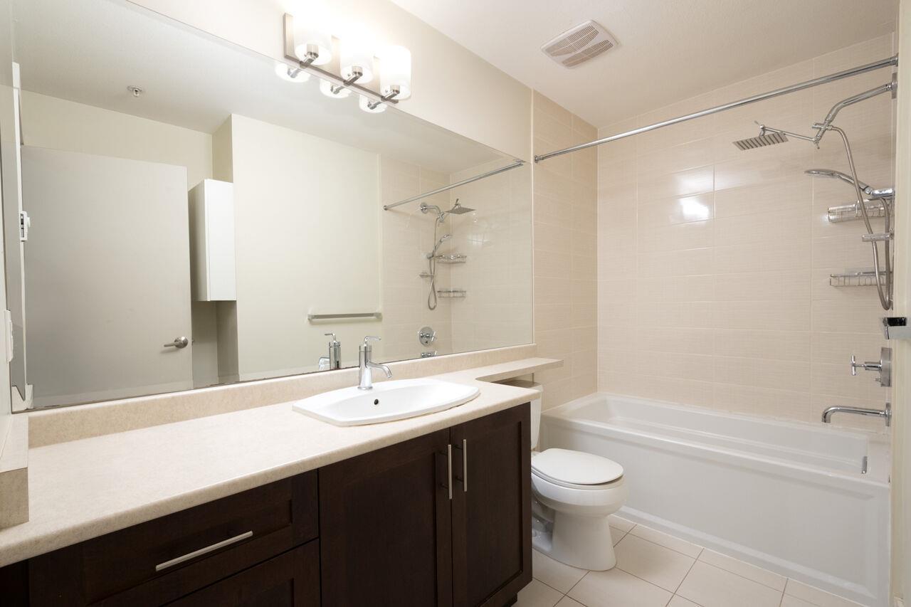 208 13468 King George Boulevard, Surrey, British Columbia  V3T 0H5 - Photo 15 - R3087258