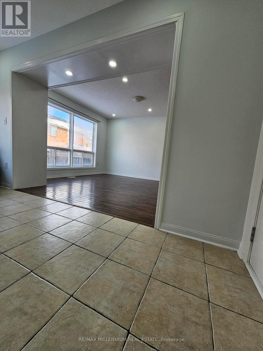 1064 Clark Boulevard, Milton, Ontario  L9T 6Y5 - Photo 4 - W12764248