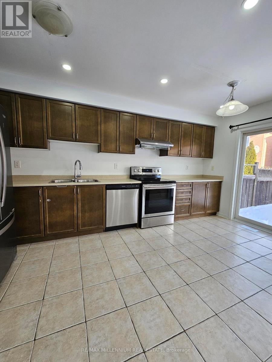 1064 Clark Boulevard, Milton, Ontario  L9T 6Y5 - Photo 6 - W12764248