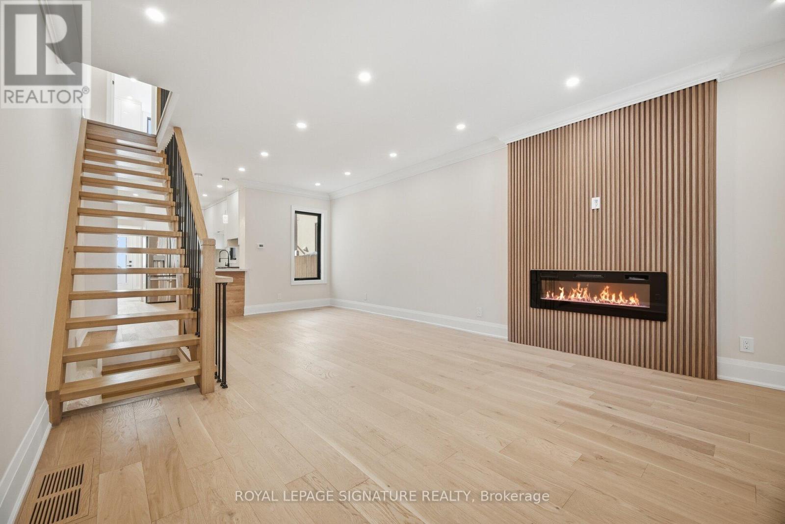 241 Maria Street, Toronto, Ontario  M6P 1W6 - Photo 11 - W12764272