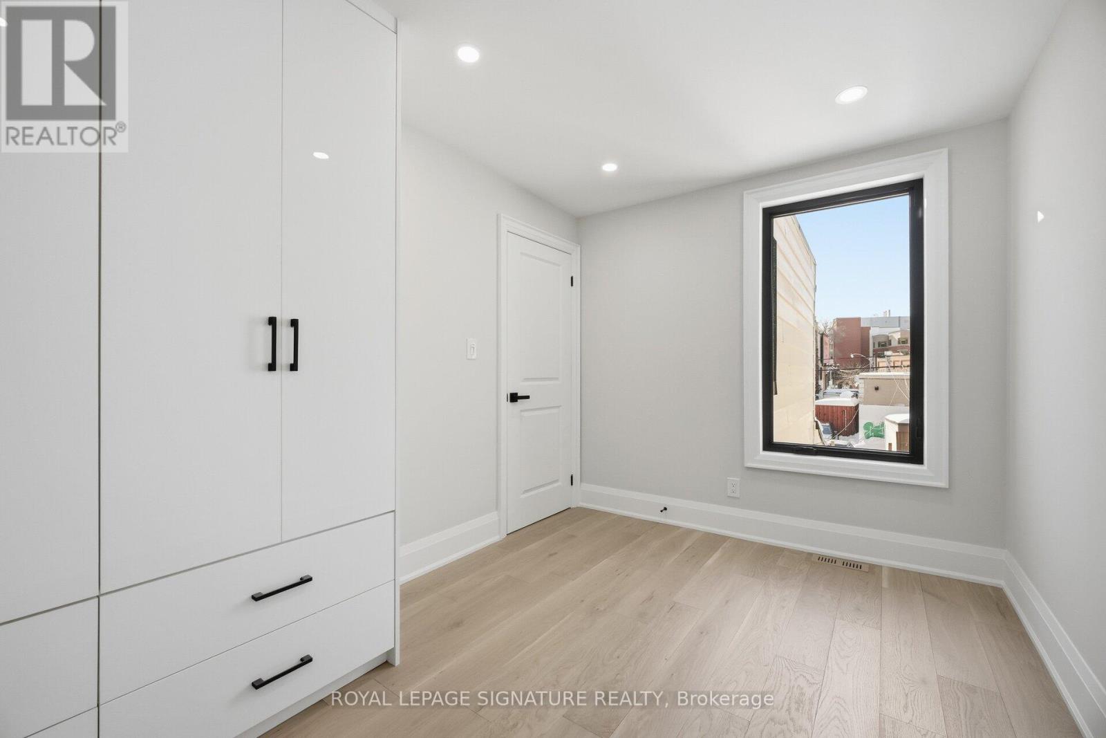 241 Maria Street, Toronto, Ontario  M6P 1W6 - Photo 17 - W12764272